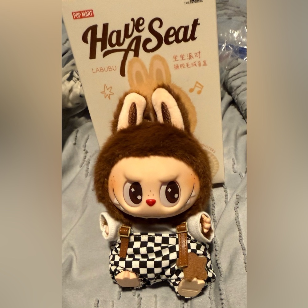Secret labubu have a seat duoduo